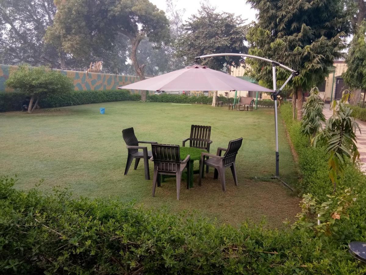 Radha Krishna Dham Villa Vrindāvan Exterior foto