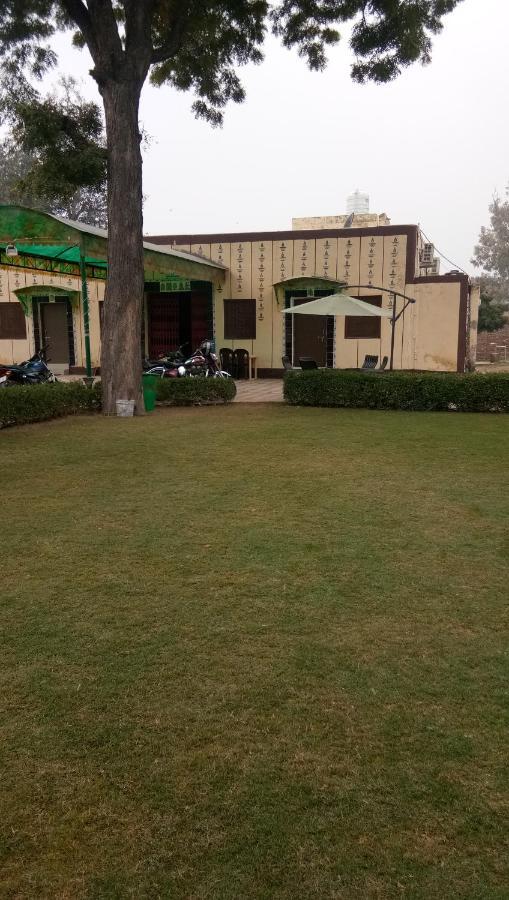 Radha Krishna Dham Villa Vrindāvan Exterior foto
