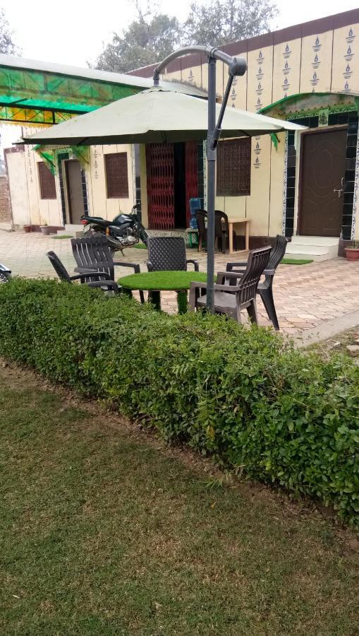 Radha Krishna Dham Villa Vrindāvan Exterior foto